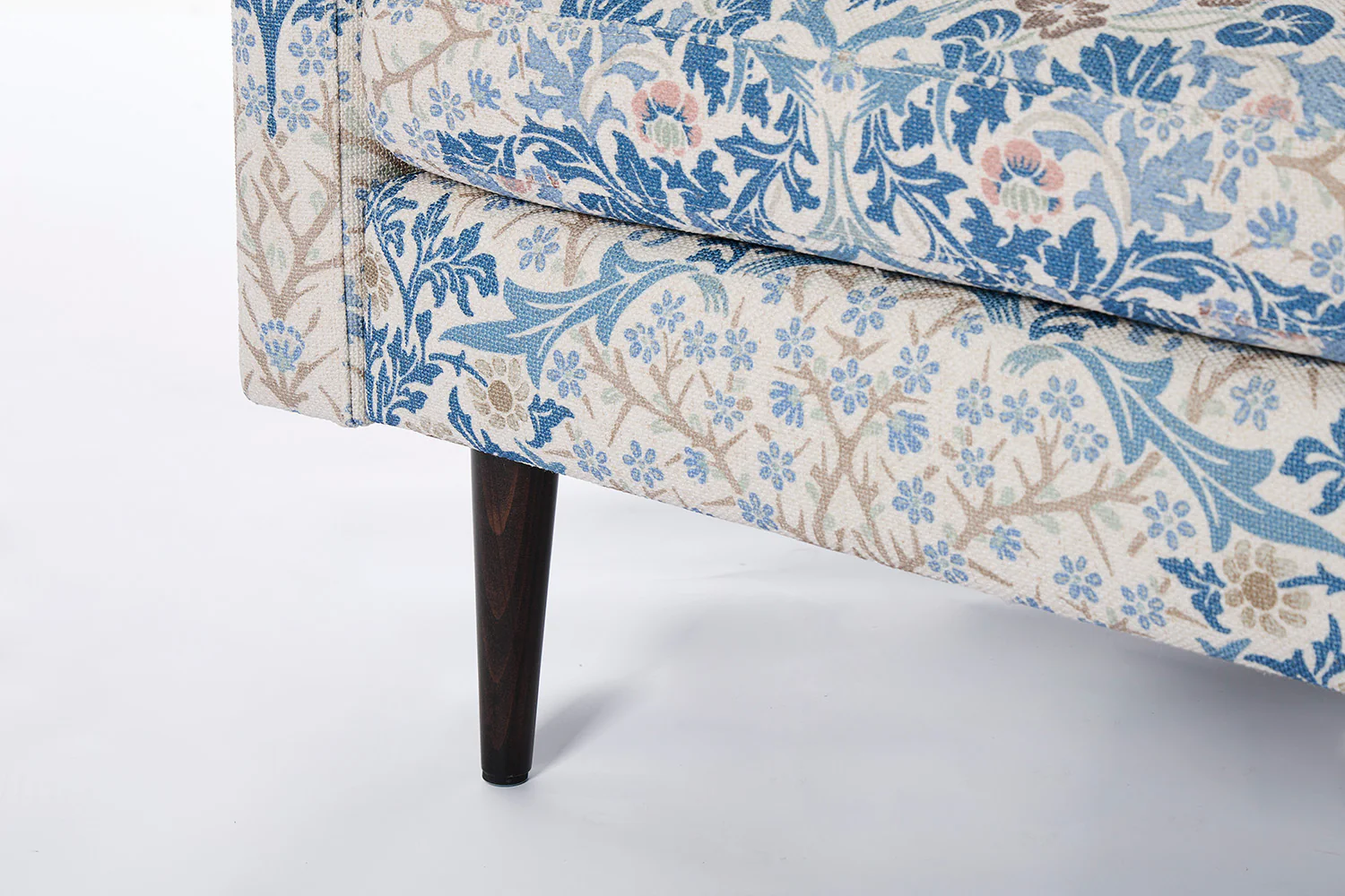 Model 01 Armchair, Blackthorn - Image 5