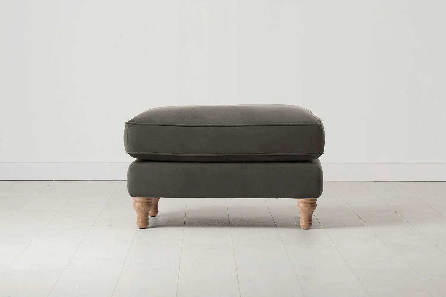 Model 15 Ottoman, Oak / Elephant